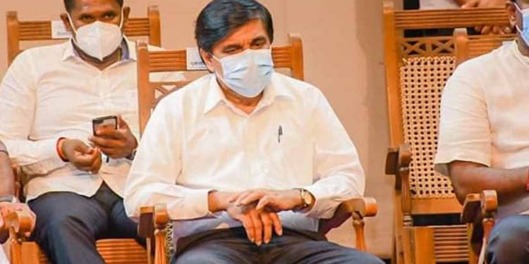 පොහොට්ටුවේ රාජ්‍ය ඇමැතිට දේශපාලනය තිත්ත වෙයි! ‘දිවි ඇතිතුරා දේශපාලනයට නොඑමි! නිවේදනයක් නිකුත් කරමින් කියයි!