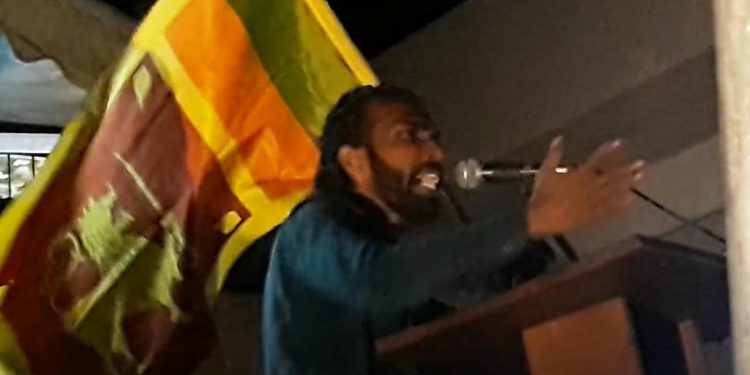 සහෝදරයා, මේ කතාව අහනකොට රෝහන විජේවීර සහෝදරයව මතක් වුණා…! ඇත්තටම මේක බොක්කටම වැදුණා…! (VIDEO)