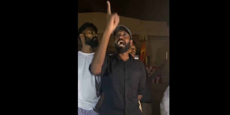 ඇප ලබා ගත් රැට්ටා මහ රෑම ජයඝෝෂා මැද යළි අරගල වේදිකාවට ගොඩ වූ හැටි! (VIDEO)