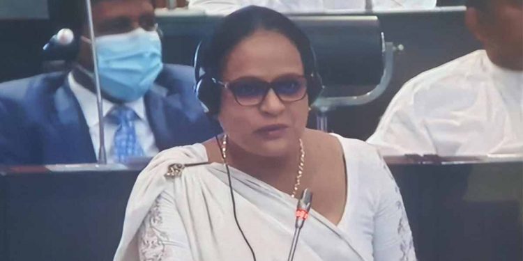 හොරකම් හෙළි කළ නිසා රාජපක්ෂවරු මට බයයි! අගමැති රනිල්ගේ පළමු යෝජනාවම අද පැරදුණා! මේ අගමැතිවරයා ලබන පරාජයන් වැළක පළමුවැන්නයි! ආණ්ඩුවේ පරාජයන් වැළ ආරම්භ වුණා! රෝහිණී ආණ්ඩුවට එරෙහිව පළමු වෙඩිල්ල පත්තු කරයි! (VIDEO)