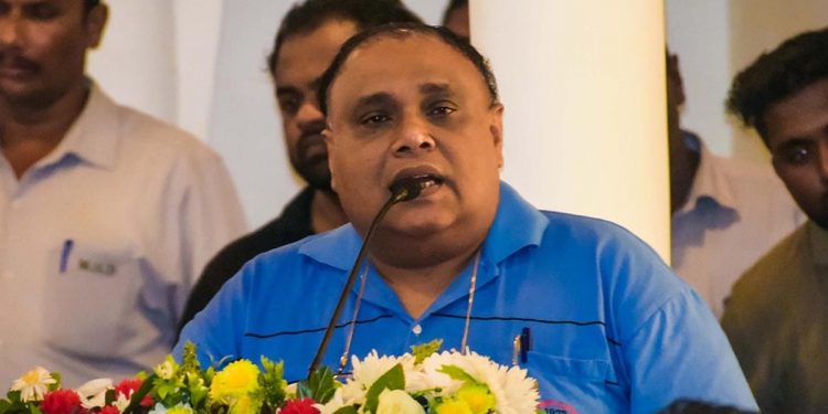 හොරෙන් ඇමැතිකම් ගන්න ගිය පස්දෙනාට පක්ෂය ඇතුළෙන්ම ප්‍රහාරය ඇරඹෙයි! පක්ෂය මොන තීන්දු ගත්තත් මම නම් මේ ආණ්ඩුවට යන්නෙ නෑ! (VIDEO)