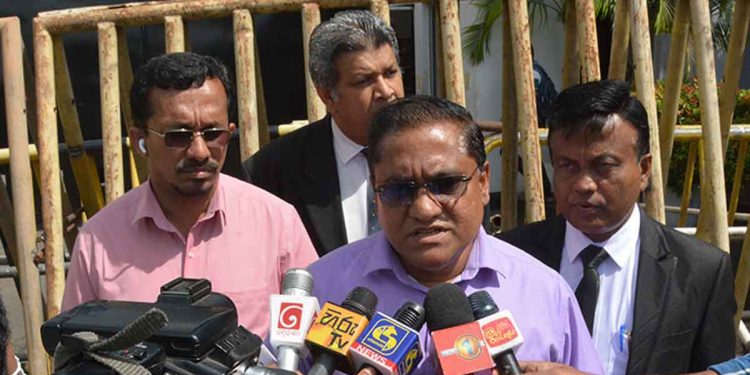 ජවිපෙ පොලිස්පති හමුවෙයි! රට පුරා ගිනි තියපු අය ගැන කතා කරයි! පොහොට්ටුව කියන්නේ ඇත්තද බොරුද කියලත් හොයාගනී! (VIDEO)
