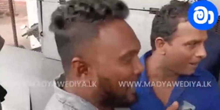 අධිකරණය ඉදිරිපිට පැවති නිහඬ විරෝධයට සද්දෙ දාගෙන ආ මැරයෝ කාගේද? (VIDEO)