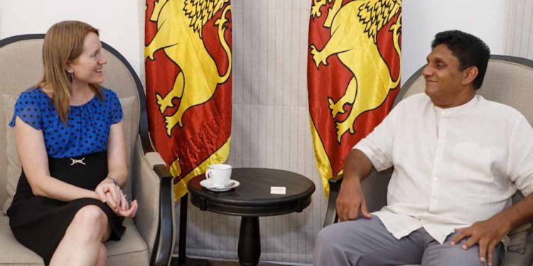 අමෙරිකානු තානාපති කාර්යාලයේ ආර්ථික දේශපාලන උපදේශිකා සජිත් හමුවෙයි! (VIDEO)