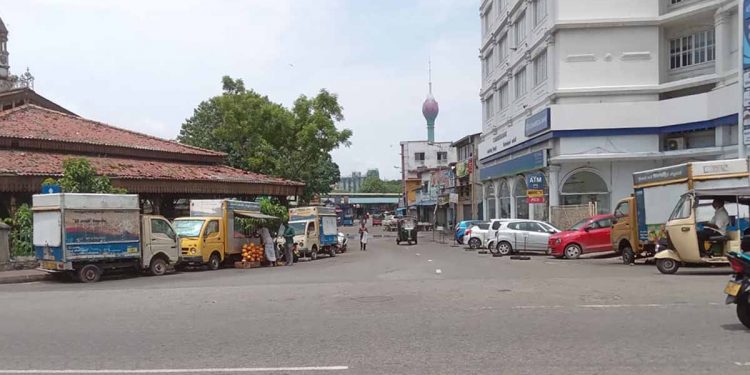 අවුරුදු 69කට පසු කරපු ලොකුම හර්තාලයෙන් රටම ගල්වෙයි!