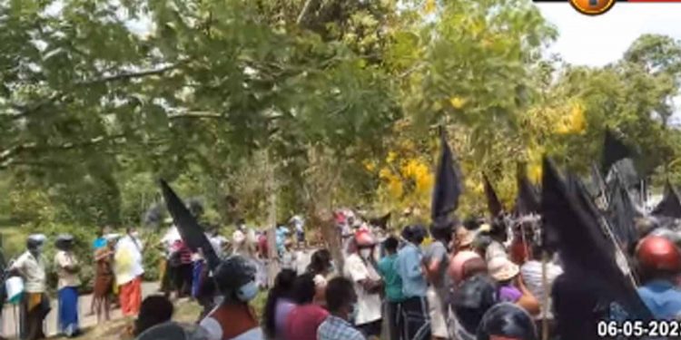 ශ්‍රීලනිපයේ අමරවීරගේ ගෙයත් වටලයි! (VIDEO)