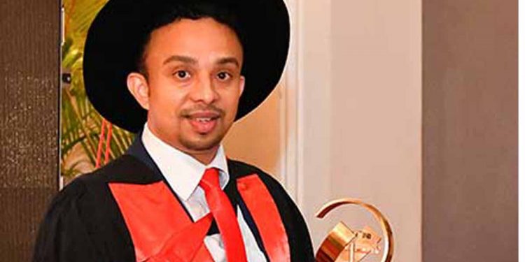 ‘අපි තීන්දුවක් ගත්තා මීට පස්සෙ මෙහෙම අයට බෙහෙත් නොදෙන්න!’ කැබිනට් ඇමැතිට බෙහෙත් නොදී සල්ලිත් එක්කම හරවලා යැවූ මහාචාර්ය දොස්තර කතා කරයි! (VIDEO)