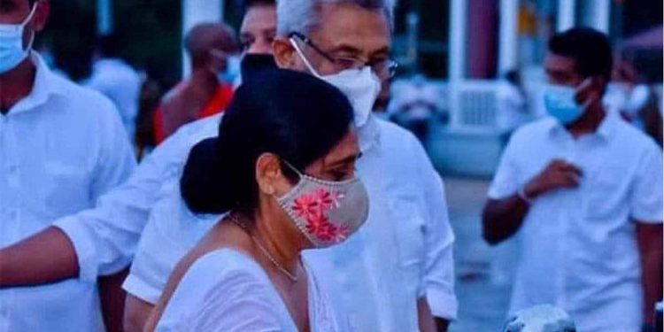 උපදෙස් ගන්න ජනාධිපති නිතරම යනවා එනවා කියන… ජනාධිපතිට උපදෙස් දුන්නා කියා ගෙයයි දේවාලයයි හෝටලයයි ගිනි තියාගත්ත ඥානා අක්කා පළමු වරට එළියට එයි! හඬා වැටෙමින් මාධ්‍යයට තොරතුරු හෙළි කරයි! (VIDEO)