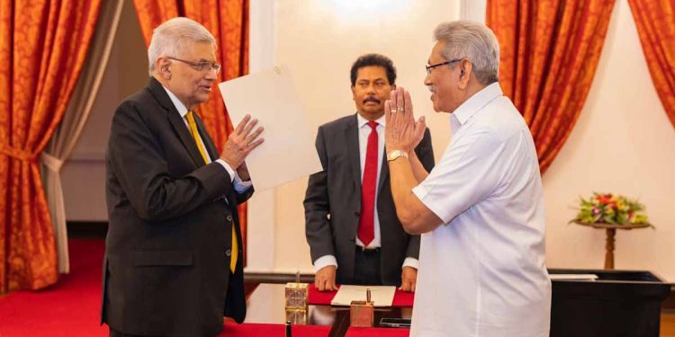 ජනවරම අහිමි ජනාධිපති කෙනෙක් ජනවරමක් නැති කෙනෙක්ව අගමැති කරලා! 2018 අපි ප්රජාතන්ත්රවාදීව රනිල් අගමැති කළා වගේම මේ පාර අපි ප්රජාතන්ත්රවාදීව රනිල්ව ගෙදර යවනවා! සුමන්තිරන් දෙමළ සන්ධාන ස්ථාවරය පහදයි!