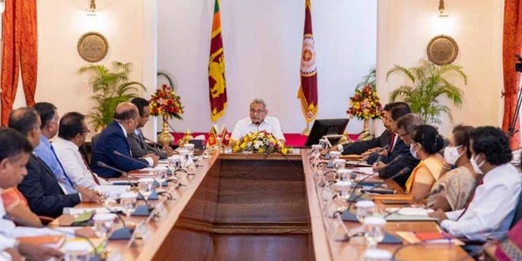 රජයේ සේවකයන්ට පිටරට රස්සාවලට යන්න තිබ්බ බාධක ඉවත් කරන්න ජනපති සූදානම් වෙයි!