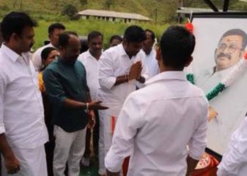 තොණ්ඩමන් පවුල රාජපක්ෂලා එක්ක අවුරුදු 15ක් තිබ්බ සම්බන්ධය නවත්වයි! ජීවන් තොණ්ඩමන් මැයි රැලියේදී ජනතාව ඉදිරියේ ‌විශේෂ ප්‍රකාශයක් කරයි!