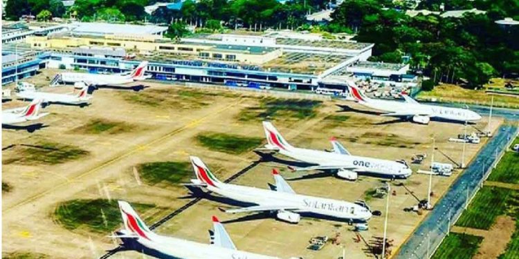 ප්ලේන්වලට තෙල් තියෙන්නේ තව දවස් 5කටයි! කටුනායක වහන්න වෙයිද?