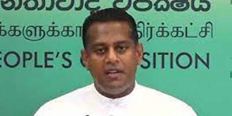 අපි ඉන්නේ පක්ෂය එක්ක! සජිත් එක්ක! සජිත් ගන්න ඕනෑම තින්දුවක් සමග අපි කෙළින් හිටගන්නනවා! අපි පක්ෂයවත් නායකතුමාවත් ජන්දය දුන් ජනතාවවත් පාවලා දෙන්නෙ නෑ! කින්ස් නෙල්සන්ගෙන් විශේෂ ප්‍රකාශයක්! (VIDEO)