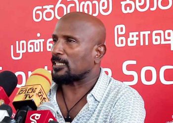 ජන අරගලය විකෘති කරන්න හදනවා! ස්වාධීන යැයි කියන කණ්ඩායමේ නිරුවත එළියට ආවා! උන්ට ඕනේ ගෝඨා බේරගන්න! ජන්දයක් නොතියා අන්තර්වාර පාලන දාගෙන ඇදගෙන යන්න! සජබෙත් තැටිය වෙනස් කරන්න හදනවා! දැන් ගෝඨලා එක්ක ආණ්ඩු හදන්න හදනවා! අරගලයේ නියමුවා කුමාර් මහත්තයා එළියට ඇවිත් බරපතළ පණිවුඩයක් දෙයි! (VIDEO)