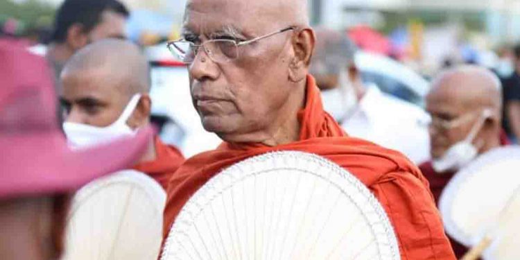 ඕමල්පේ සෝභිත හාමුදුරුවනේ ඔබ වහන්සේ වෙත ගෞරවසම්ප්‍රයුක්තව ලියා දක්වන වග නම්…