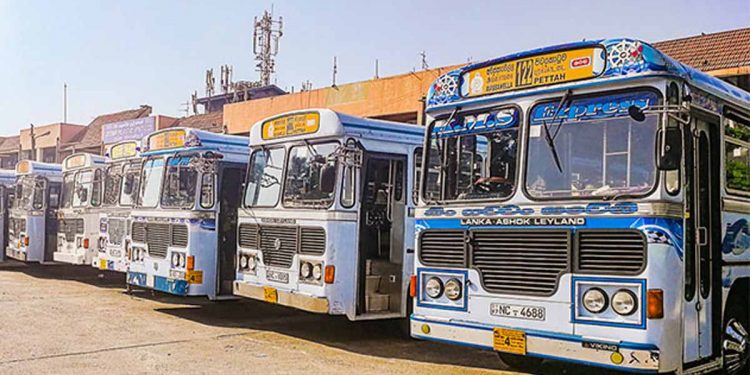 පාර්ලිමේන්තුව බස්වලින් වටලන්න තීන්දුවක්! ‌රටේ කොයි තැනින් ආවත් අරගලකරුවන්ට බස් නොමිලේ! ආණ්ඩු පන්නන සටනට බස් සංගම් එකතු ‌වෙයි!