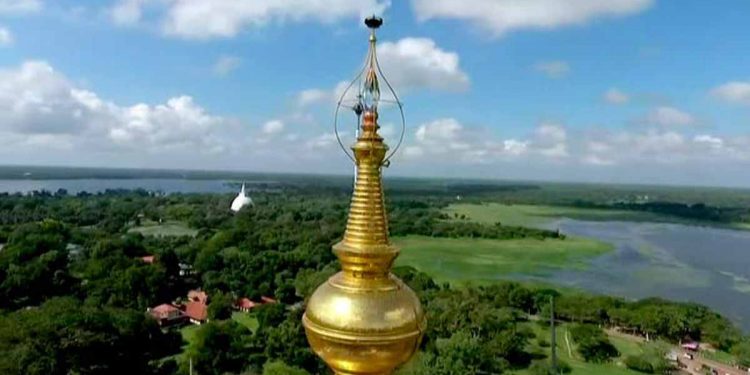 ‘මැණික් කොල්ලය’ ගැන රුවන්වැලිසෑයේ නායක හිමියන් පොලිස්පතිට ලිපියක් යවයි! සමාජ මාධ්යයේ පළවන අපහාස හා බොරු ගැන වහා විමර්ශනයක් ඉල්ලයි!