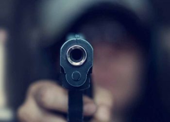 කොල්ලකන – පුද්ගල හානි කරන අයට වෙඩි තියන්න ආරක්ෂක අමාත්‍යංශය ත්‍රිවිධ හමුදාවට අවසර දෙයි!