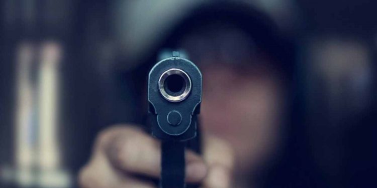 කොල්ලකන – පුද්ගල හානි කරන අයට වෙඩි තියන්න ආරක්ෂක අමාත්‍යංශය ත්‍රිවිධ හමුදාවට අවසර දෙයි!