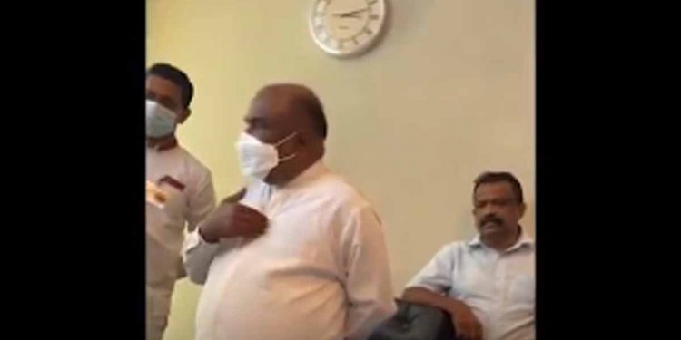 විශ්වාසභංගය ඉල්ලා සජබය කතානායක කාර්යාලය වටලයි! කතානායක හිරවෙයි! (VIDEO)