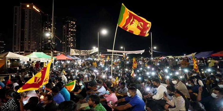 බොරු කරන්න එපා හලෝ…! රවට්ටන්න එපා හලෝ…! අයින් වෙලා යන්න හලෝ…! හැකි එකෙක්ට දෙන්න හලෝ…! (VIDEO)