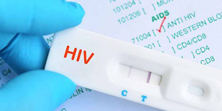 අනාරක්ෂිත ලිංගික හැසිරීම්වලට යන්න එපා! HIV චෙක් කරන්න රෝහල්වල ටෙස්ට් කිට් නෑ!