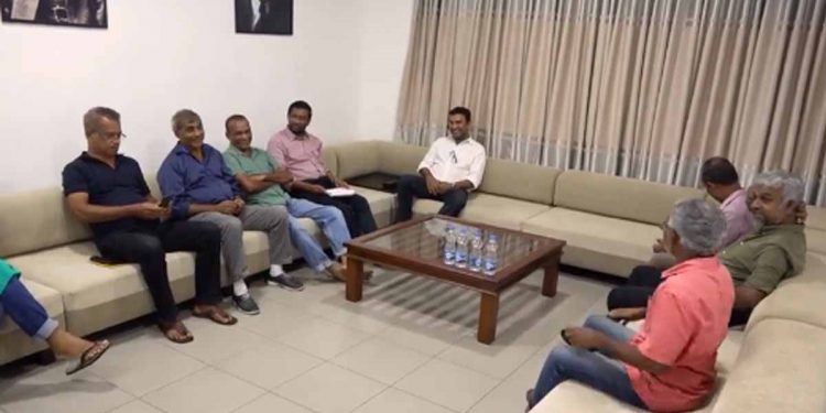 ඓතිහාසික හමුවීමක්! මුල්වරට ජාතික ජන බලවේගයයි පෙරටුගාමීනුයි එකට වාඩි වෙයි! (VIDEO)