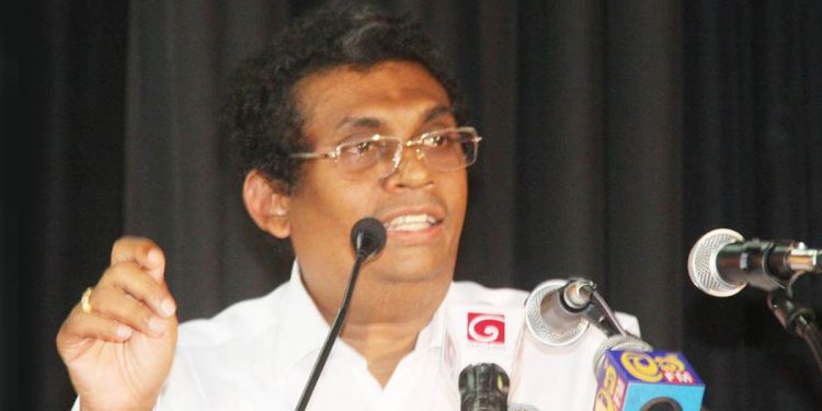 මිනිස්සු ඉල්ලන්නෙ දූෂණයෙන් තොර පාලනයක්! 21 කොතැනකවත් ඒක නෑ! 20 ගෙනාවෙ බැසිල්ට! 21 ගේන්නේ ඡන්දෙ පැරදිලා ජාතික ලැයිස්තුවෙන් ආපු රනිල්ට! මෙන්න ජනාධිපති නීතිඥ මනෝහාර ද සිල්වා 21 බොරුව ගැන හෙළිදරව්වක් කරයි! (VIDEO)
