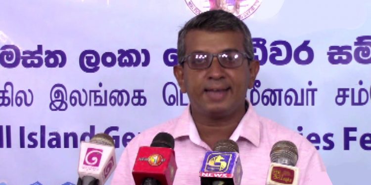 ආයෙ තෙල් මිල නම් ඉහළ දාන්න ලෑස්තිවෙන්න එපා! අපි ආණ්ඩුවෙ කන් අඩි පුපුරුවනවා! ධීවරයොත් සටනට ලෑස්ති වෙයි! (VIDEO)