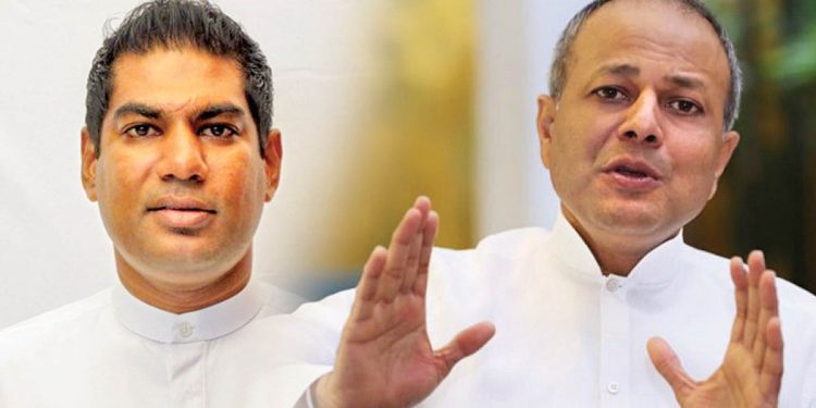 තෙල් ප්රශ්නෙ විසඳන්න සාගල නැතුව බැහැයි කියන්නේ! විමල් මැදට පැනලා ඒක ගෙදර ප්රශ්නයක් කියයි! කංචන උත්තර දෙනකොට අකිලගෙ නමත් ඇදිල එයි! සාගල ඕනෙ කියලා කංචනත් කියයි! (VIDEO)