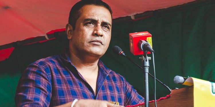 ජනාධිපති රැස්වීම් කැඳවනවා! රනිල් රැස්වීම් කැඳවනවා! කංචන රැස්වීම් කැඳවනවා! මොකා රැස්වීම් කැඳෙව්වත් මිනිස්සුන්ට තෙල් නෑ! දැන් ජනතාව බූවල්ල-කොස්ස-ඉදල අතට ගන්න ඕනෙ කාලෙ ඇවිත්! (VIDEO)