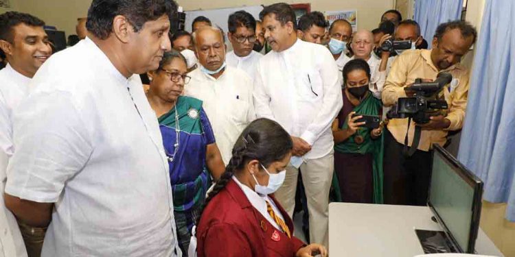 ආණ්ඩුව බංකොලොත්! විපක්ෂය බංකොලොත් නෑ! ආණ්ඩුව ඔක්කොම නවත්වනවා! ඒත් අපි කරපුවා දිගටම කරගෙන යනවා! ඒක තමයි වෙනස! විපක්ෂනායක සජිත් මහනුවර දුෂ්කර පාසලකට තාක්ෂණ කාමරයක් අරන් ගිහින් රටටම කියයි! (VIDEO & PHOTOS)