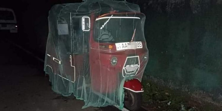 බ්‍රිතාන්‍යයේ ලංකා මහකොමසාරිස් සරෝජා රටට ‌එරෙහි ආන්දෝලනාත්මක ඊමේල් එකක් යැව්වද? යැව්වා නම් ඒ කාගේ උවමනාවටද? ගෝඨා රනිල්ට අයින්වෙන්න පණිවුඩ එවයි! චණ්ඩි පාට් දාපු රනිල් ජනපති ඉදිරියේ සරෙන්ඩර් වෙයි! නන්දලාල්ගේ ලියුමට අස්සන් කරයි! හරීන් පොහොට්ටුව ඇතුළේ අවුලක් හදා ගනී! (රාජ්‍ය රහස්) EXCLUSIVE