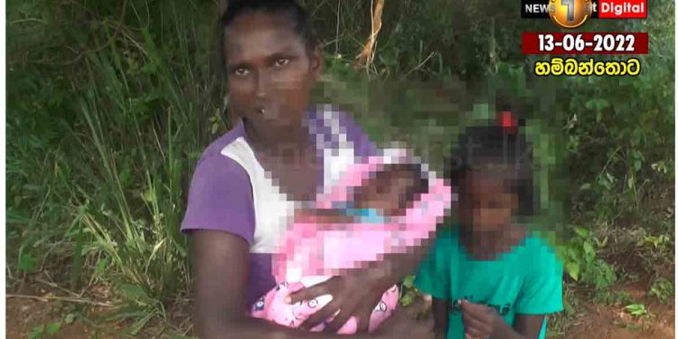 දේශපාලකයො මේ රට වට්ටපු තැනක්! සැමියාත් නැතිව දරුවො තුන්දෙනා හදාගන්න පාරෙ මුරුංගා විකුණන අසරණ අම්මා කෙනෙක් විඳින දුකක්! වේලක් කෑවොත් වේල දෙකක් කන්න නෑ! (VIDEO)
