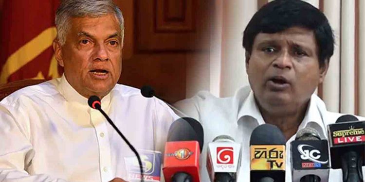 7 වැනිදා කිව්වා සති 3ක් අමාරුයි කියලා! ඒක 28 ඉවරයි! ඊයෙ කියනවා තව සති 3ක් අමාරුයි කියලා! මේක මොන ‌බොරුවක්ද? කාංචනව පච කරපු ආනන්ද රනිල්ව පච කරන්න පටන් ගනී! (VIDEO)