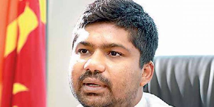 කොන්ත්රාත් දෙන්න බලපෑම් කළා! හිටපු ඇමැති චානකට එරෙහිව ජනපතිට පැමිණිල්ලක්!