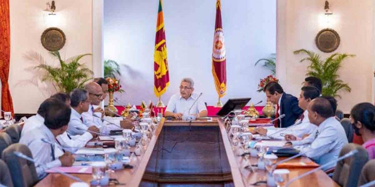 විදේශිකයන්ට ලංකාවේ කර්මාන්ත අරින්න අලුත් වැඩපිළිවෙළක්! අද රමේෂ් පතිරණටයි නිලධාරීන්ටයි ජනාධිපති දුන්නු නියෝග!
