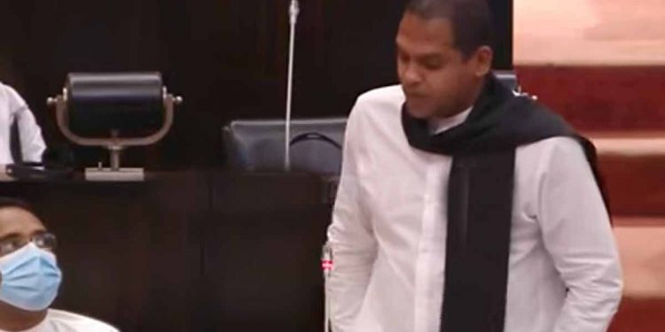 රන්ජන් තවමත් ඇතුළේ! ඇමැතිකම ගත්තාට පස්සේ හරීන් කලු සාටකය ගලවයි! (VIDEO)