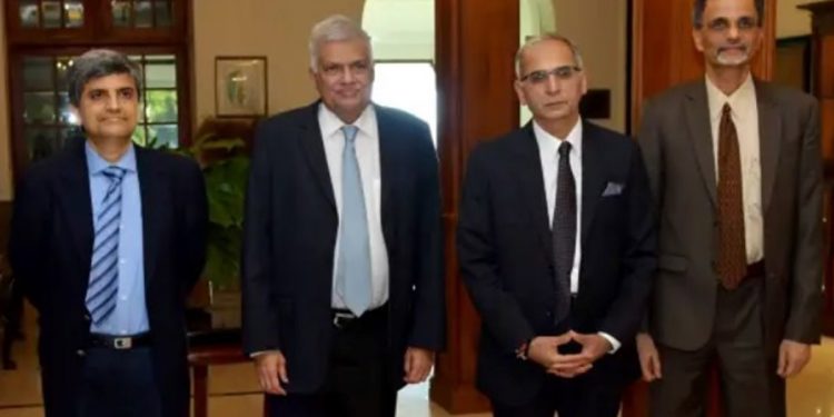 ලංකාවට හදිසියේ ආපු ඉන්දීය නියෝජිතයෝ ගැන ආණ්ඩුව කියපු කතා බොරු! මෙන්න ඇවිල්ලා කියලා තියෙන දේවල්! ඇහුවාම බයත් හිතෙනවා! (VIDEO)