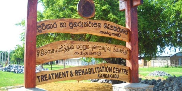 කන්දකාඩු මධ්‍යස්ථානයේ අභිරහස් මරණයක්! රැඳවියන් හා හමුදාව අතර උණුසුම් තත්ත්වයක්! 440ක් පැනයයි! (VIDEO)