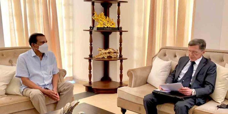 මෛත්රී කරපු ඉල්ලීමට පුටින් වහා ප්රතිචාර දක්වමින් ලියුමක් එවයි! රුසියානු තානාපතිවරයා ලියුම අරන් මෛත්රීගේ ගෙදරටම එයි!