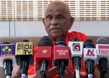 සව් ටිකක්වත් ගන්න මිනිස්සුන්ට සල්ලි නෑ! 1948න් පස්සෙ රටට මෙහෙම වෙලා නෑ! කරතොත් කරපං හරියට – බැරිනම් පලයං අහකට! ආණ්ඩුව ගේන්න ලොකු වැඩ කොටසක් කළ මුරුත්තෙට්ටුවේ හිමි යළි කතා කරයි!