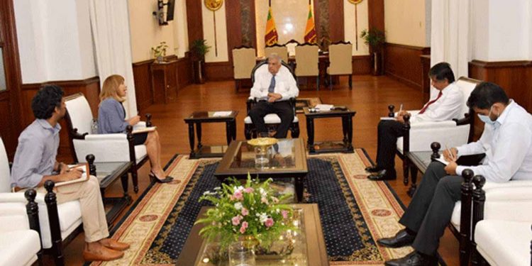 රනිල් UN එකෙන් බෙහෙත් ටිකක් ඉල්ලයි! කොහොමද ආපු දවස්වල කට්ටිය හිතුවෙ? ඩොලර් නැව් පිටින් එයි කියලා!