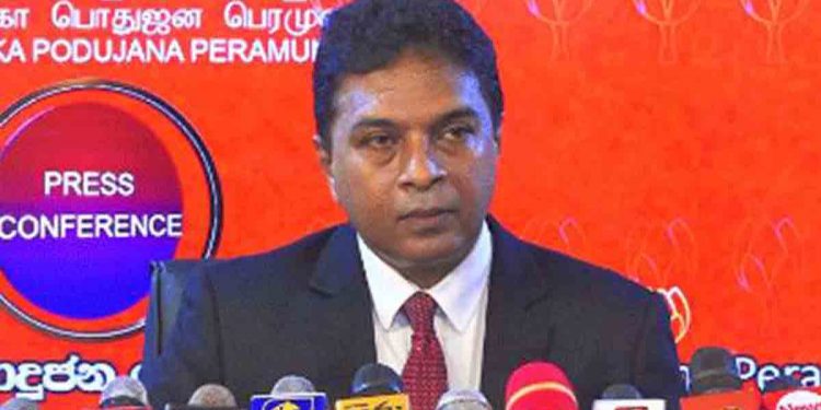 කිසිම බලයක් නැති එජාපයට යන්න අපේ මන්ත්‍රීවරුන්ට ඔළුවේ අමාරුවක් නෑ! පොහොට්ටු මහලේකම් එජාප මහලේකම් කියපු කතාවකට උත්තර බඳී!