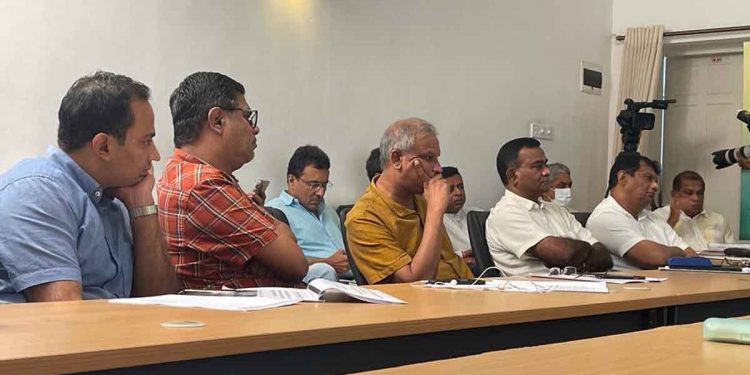 ගෝඨාට ප්රහාර එල්ල කිරීමන් පසු නාලක ගොඩහේවා සජිත් හමුවෙන්න විපක්ෂ නායක කාර්යාලයට එයි!