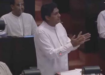 තරගකාරීත්වය අයින් වෙනවා! ඩොලර් ගේනවා වෙනුවට කොමිස් ගහනවා! රටට පෙන්වන්නේ බොරුවක්! මේක වංචාවක්! එක මාෆියාවක් වෙනුවට තව මාෆියාවක් හදන්න යනවා! මේ දූෂිත පනත්වලට අත උස්සන්න අපි සූදානම් නෑ! කංචනගේ විදුලි පනත සජිත් පාර්ලිමේන්තුවේදී පතුරු යවයි! (VIDEO)