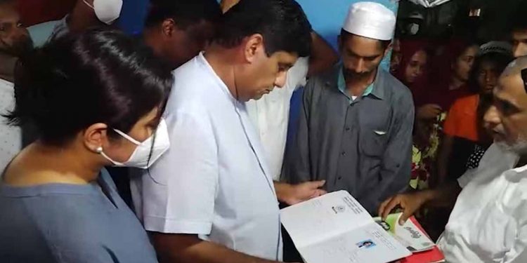 රටම හඬවා ජීවිතයෙන් සමුගත් පාතිමා අයීෂාගේ අටලුගම කුඩා නිවසට සජිත් යයි! මහා ජනකායක් එයි! දුක කියයි! (VIDEO)
