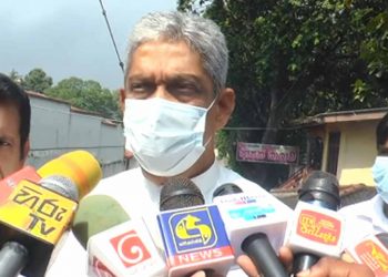 රාජපක්ෂලා එදා ගිහින් දාපු වැලිකඩ හිරගෙදරට ෆීල්ඩ් මාෂල් ආයෙත් යයි! ඇතුළෙ දාලා ඉන්න රන්ජන් එක්ක පැය ගාණක් කතා කරයි! මයිනලා ගැන කපුටො ගැන මෙන්න එළියට ඇවිත් කියපුවා! (VIDEO)
