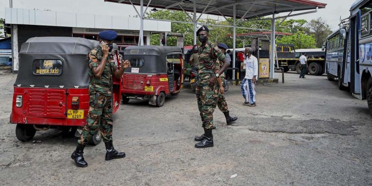 හෙට සිට ත්‍රිවිධ හමුදාවම ෂෙඩ්වලට බහී! ටෝකන් දෙන්නේ ඒ අය! ආරක්ෂක මණ්ඩලයෙන් තීන්දුවක් අරන්!