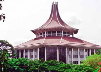 රට විනාශ වෙන තීන්දු ගත්තැයි මහින්ද-බැසිල්-පී.බී.-කබ්රාල්-ලක්ෂ්මන් හා ව්‍යාපාරික සමන්ත කුමාරසිංහට ‌එරෙහි නඩුව හෙට ශ්‍රේෂ්ඨාධිකරණයට එනවා!